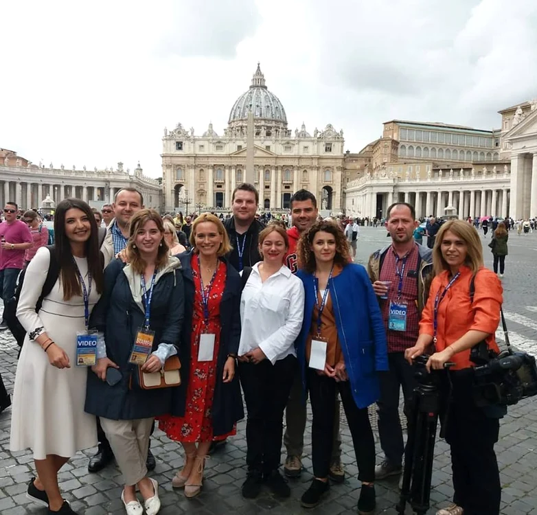5 sanda nicola andreea esca jurnalisti romani la vatican jpg jpeg