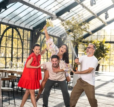 Oana și Vlad alături de organizatorii Ivona Nenu și Nicu Bocancea / Sursa Instagram 