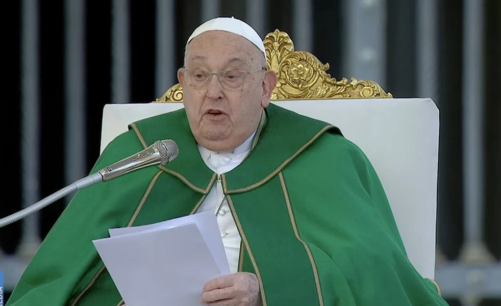 Starea de sănătate a papei Francisc s-a înrăutățit. Medicii i-au schimbat tratamentul