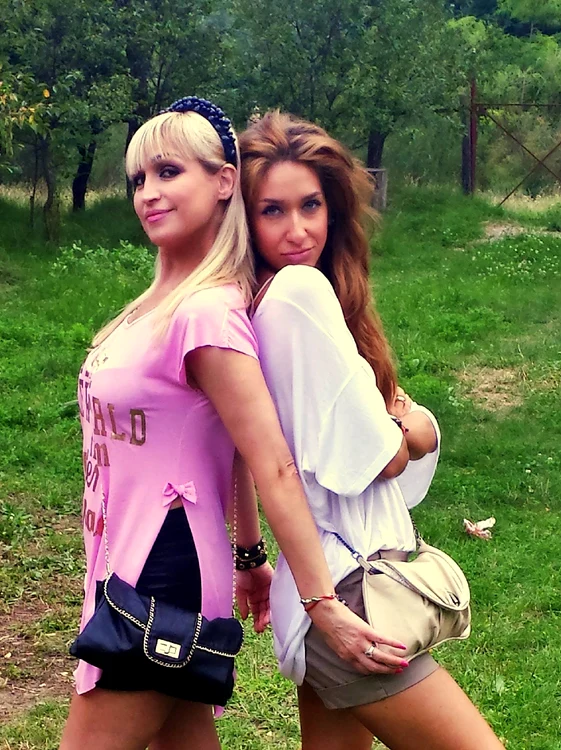 Ioana, fiica Simonei Florescu, este căsătorită cu un grec