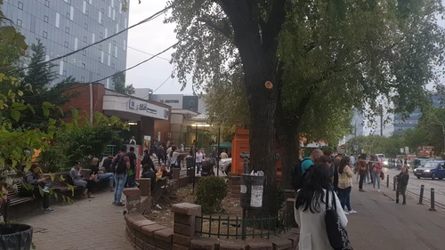 Călătorii au fost rugaţi să coboare din tren