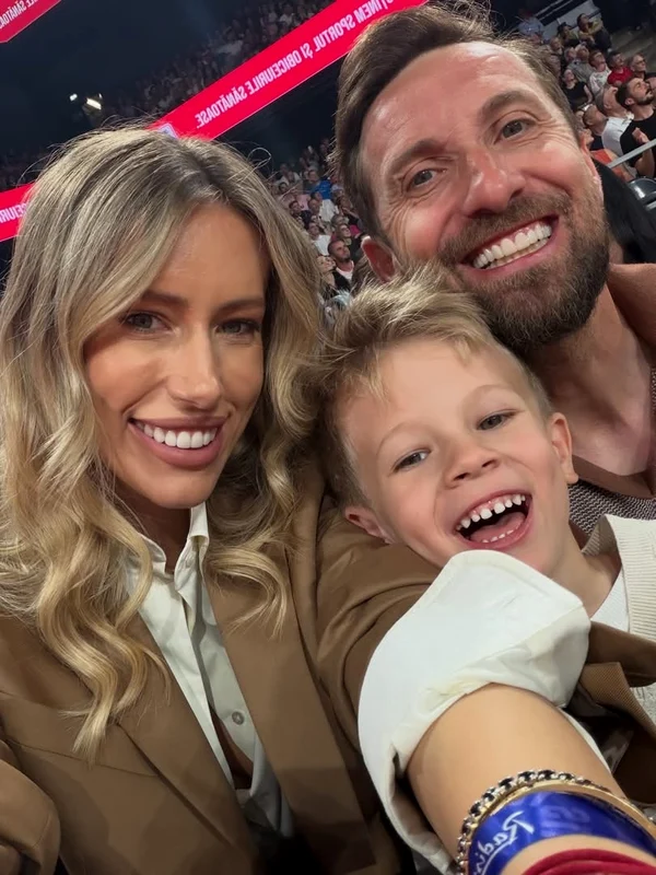 Gabriela, Dani Oțil și micuțul Tiago, o familie fericită foto: Instagram 