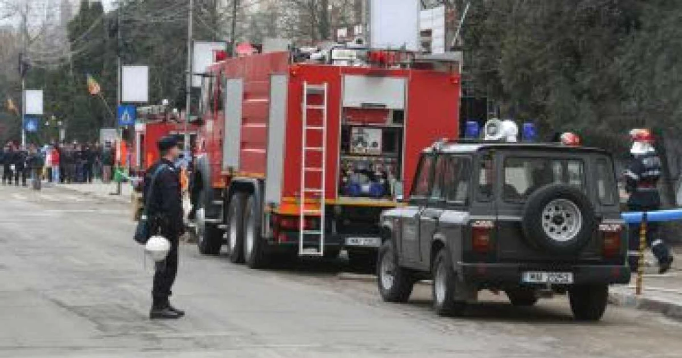Botoşani: Incendiu devastator la un depozit de furaje din Frumuşica