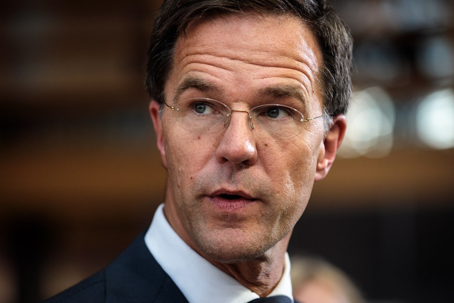 Mark Rutte spune că trebuie să trecem la o mentalitate de război: „Rusia se străduiește să ne slăbească democrațiile și să ne submineze libertatea. Și nu este singură”