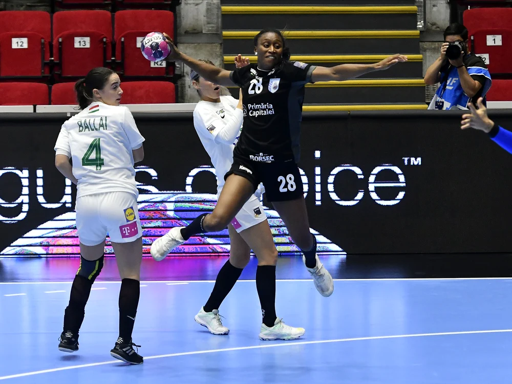 Siraba Dembele înscrie de pe extremă în poarta lui FerencvarosFoto: sportpictures.eu