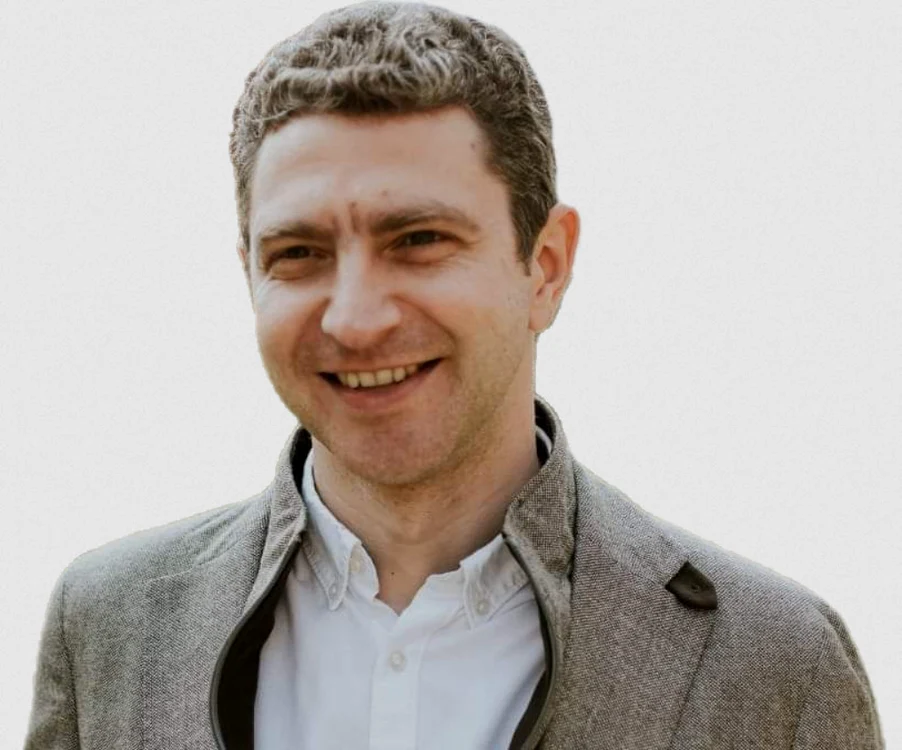 Moga e specialist în politici de securitate europene, relația UE-NATO și Parteneriatul Estic