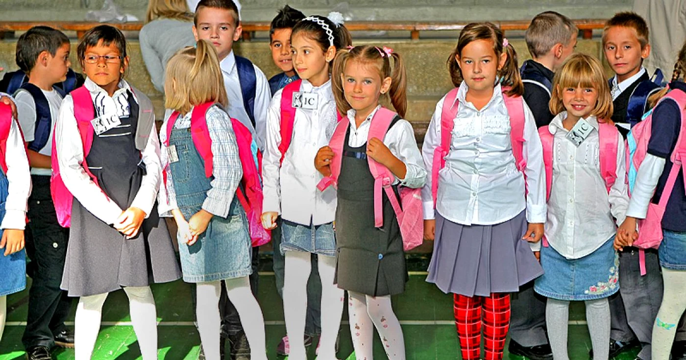 În mai puţin de o săptămână, şcolile îi vor primi pe micuţi în bănci