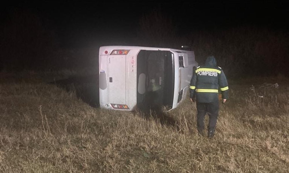 Momentul în care un autobuz derapează evitând un șofer băut. O pasageră a murit, alți patru au fost răniți VIDEO