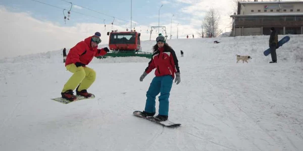 Câţiva clujeni au ajuns la pârtia din Feleacu înainte ca această să se deschidă