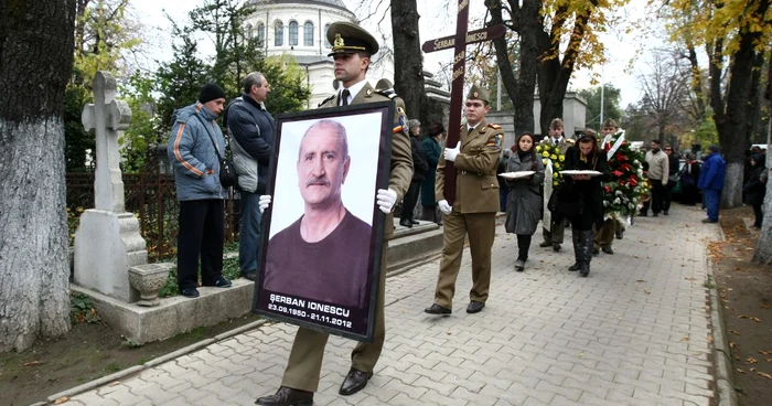 Înmormântarea actorului Şerban Ionescu a avut loc sâmbătă, 24 noiembrie 2012, la Cimitirul Bellu din Capitală FOTO Adevărul