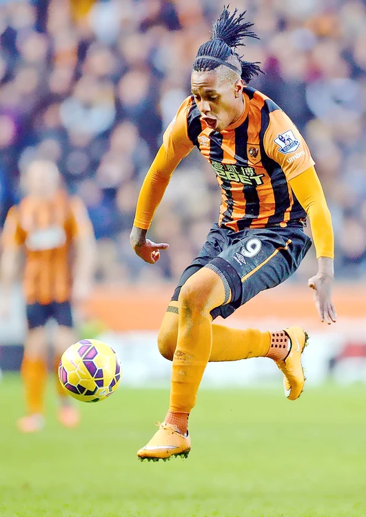 
    1 ianuarie 2015. Cu pletele în vânt,  zburda spre  poarta lui Everton FOTO: Gulliver/ GettyImages  