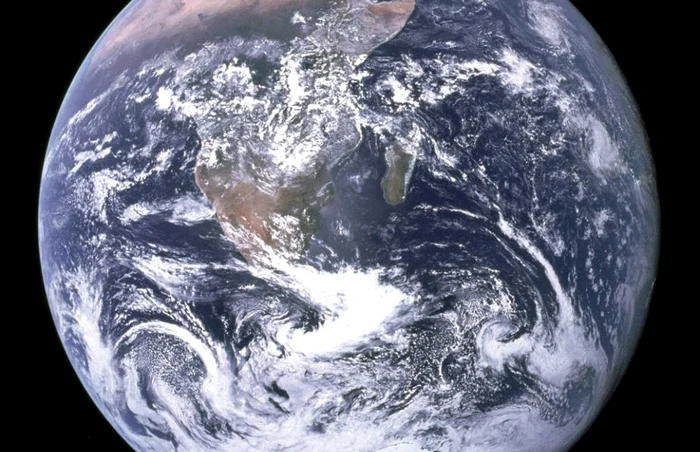 The Blue Marble - cea mai frumoasă imagine a Terrei realizată de Apollo 17 din Cosmos Foto: NASA