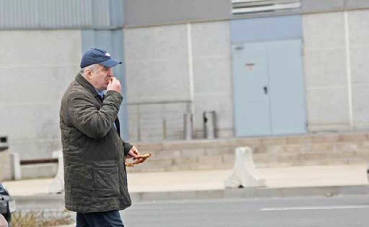 
    Alex Constantin  alege meniurile  fast-food  