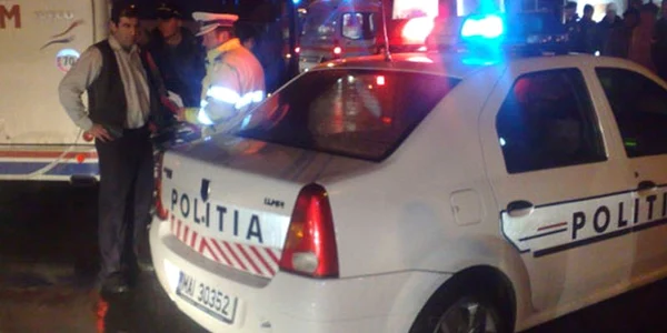 Autobuzul groazei a avariat o casă, un stâlp al Electrica şi o conductă de gaz. Foto: Arhiva
