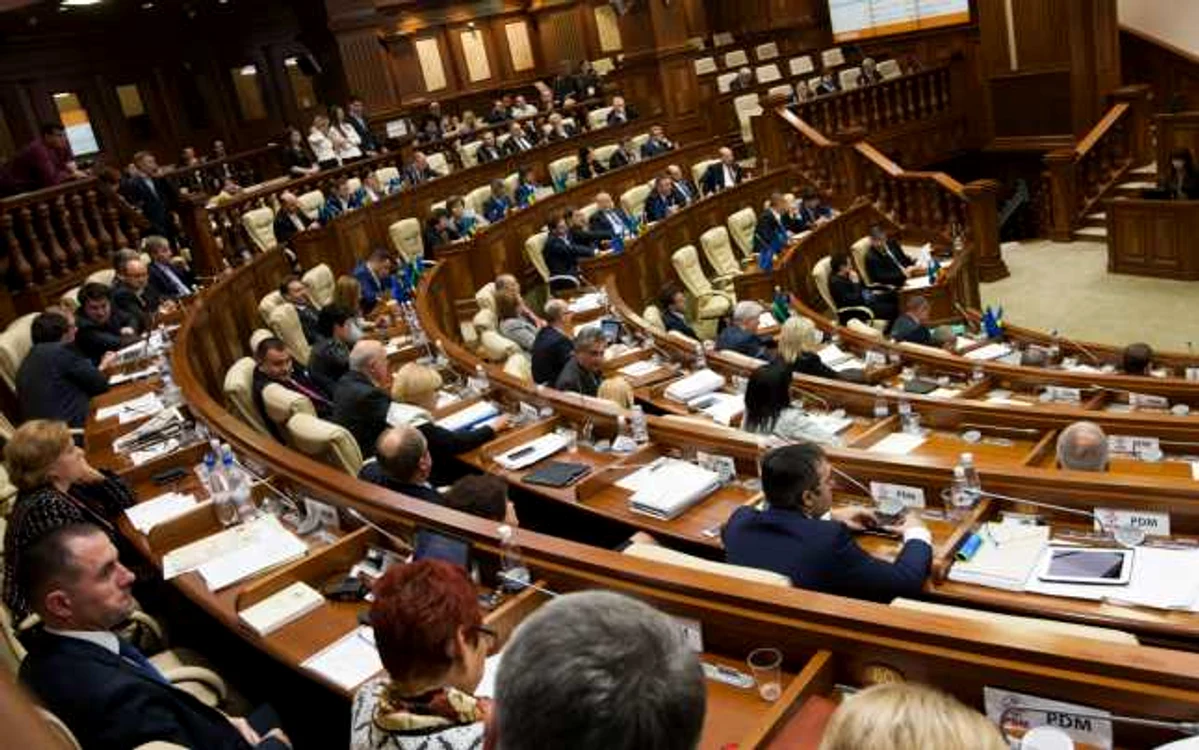 Deputaţii se vor întruni în şedinţă pe 12 sau pe 18 februarie FOTO: Alexandru Tarlev