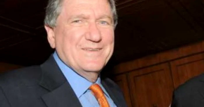 Emisarul american Richard Holbrooke în drum spre Pakistan