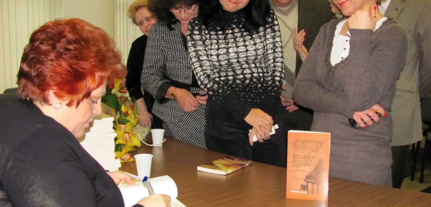 Gabriela Tănase la ce-a de-a doua lansare de carte foto: Maria Lazăr