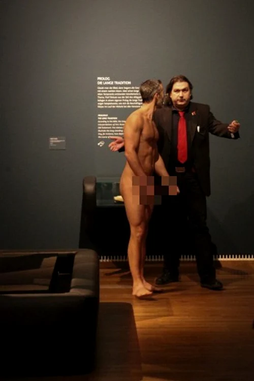 barbat gol muzeu, exhibitionist Viena, expozitia Nude Man