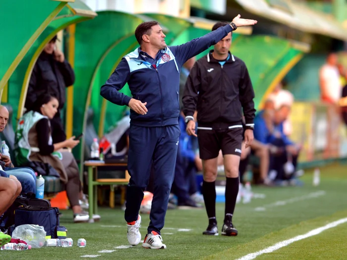 
    Ardelenii continuă certurile și manevrele la nivelul conducerii, dar echipa câștigă pe bandă rulantă și după victoria cu Iași a devenit lider măcar pentru o ziFOTO: Sportpictures.eu  