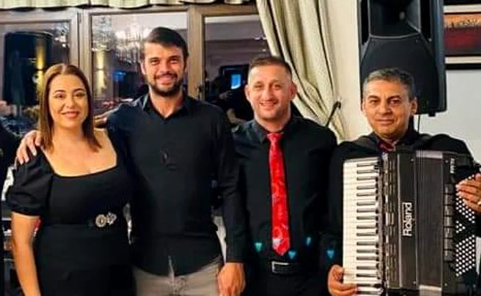 
    Oana Roman a petrecut pe muzică lăutărească  