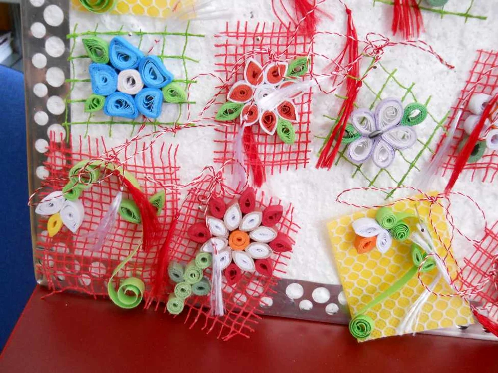 Mărţişoare şi decoraţiuni făcute de Liliana Oprea.- arhivă personală