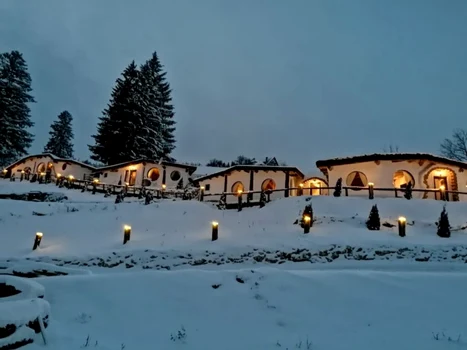 Căsuţele de hobbit de la Fundata FOTO Arhiva personală