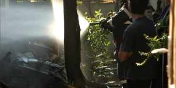 Incendiul a izbucnit în apropiere de Ambulanţa Braşov. Foto: Stelian Grăjdan