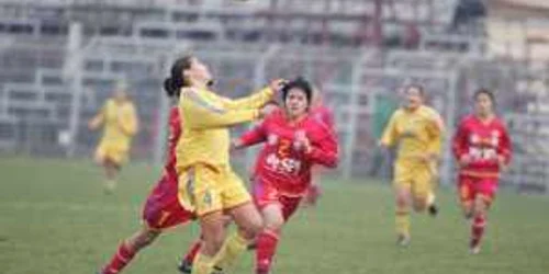 Claudia Buză (în galben) este golghetera ţării cu 17 reuşite