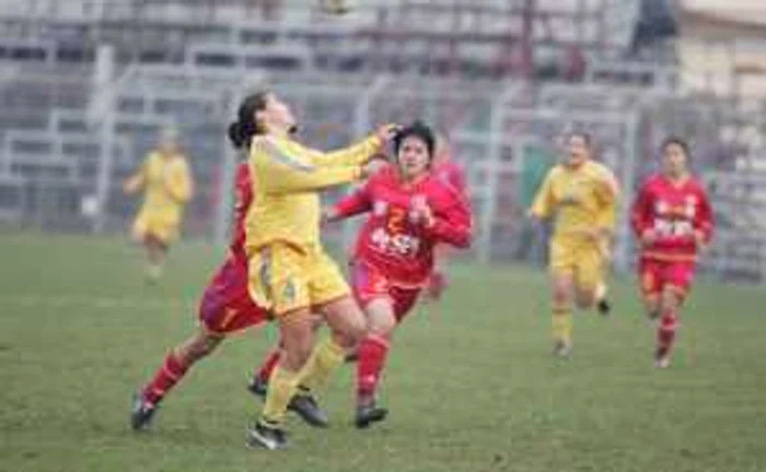 Claudia Buză (în galben) este golghetera ţării cu 17 reuşite