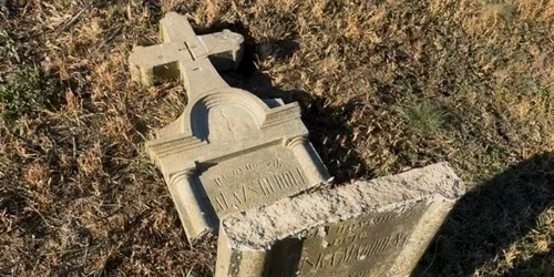 Morminte profanate FOTO Politia romana 2 jpg