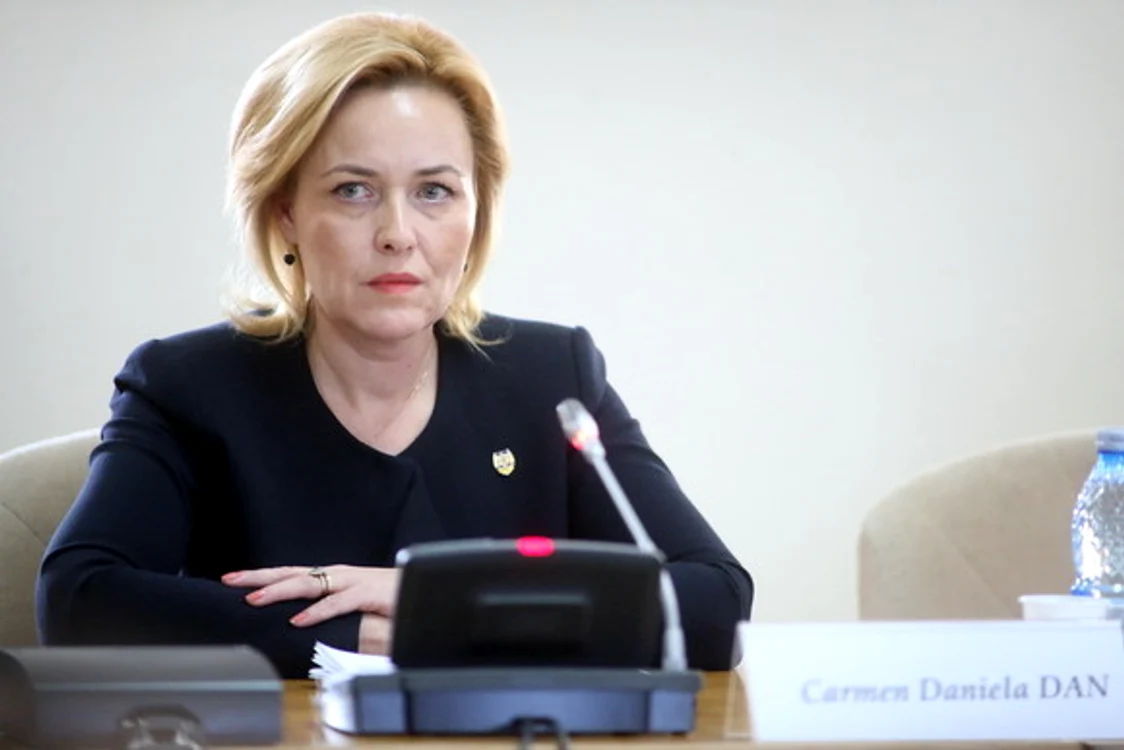 
    Carmen Dan refuză renunțarea la poziția pe care o deține  