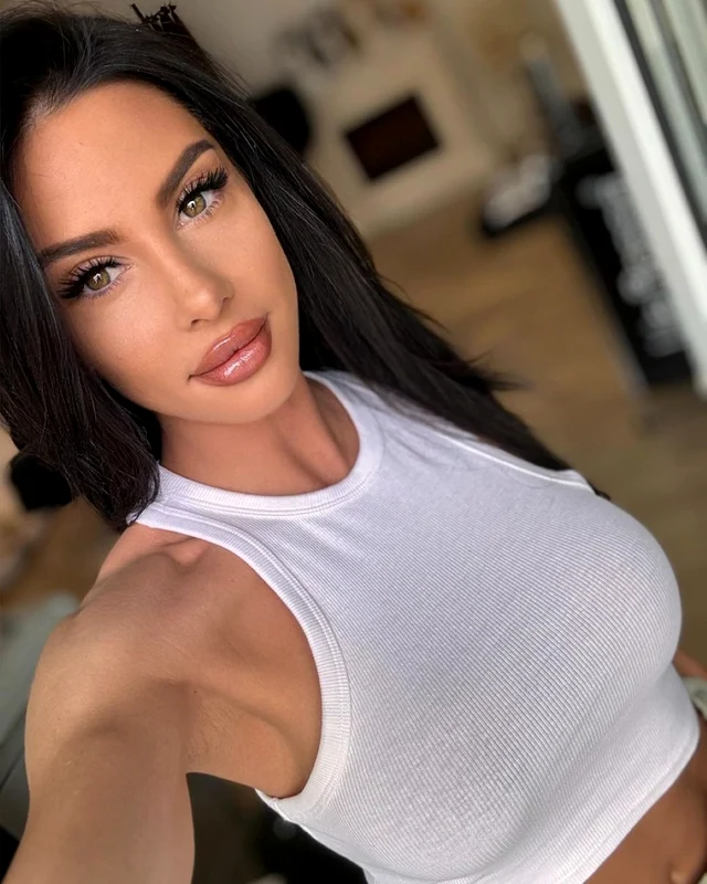 Bogdana Tancău este considerată una dintre cele mai frumoase femei din România / foto: Instagram
