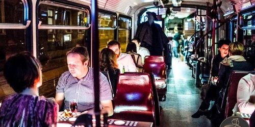 Cina în tramvai la Timişoara FOTO Facebook/Cina in tramvai