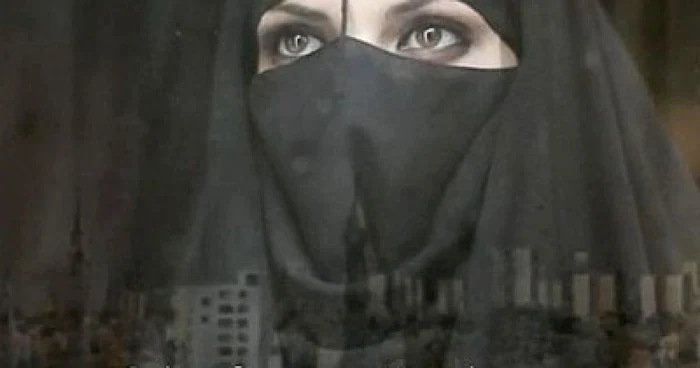 Imaginile cu femei în ipostaze provocătoare sunt interzise de Islam