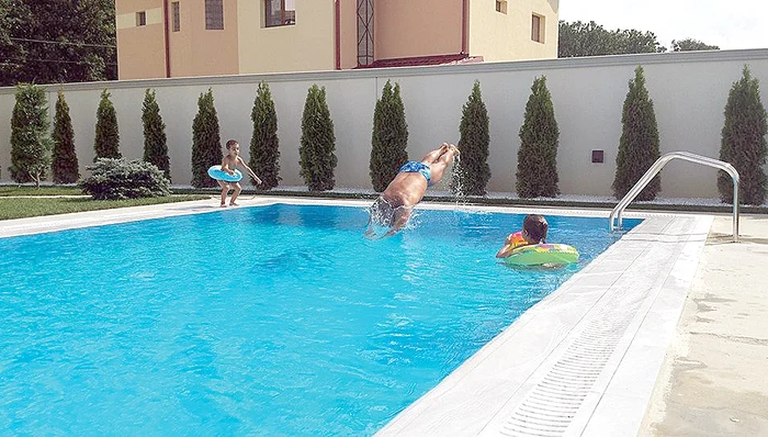 Din firma de transport, Cristescu a reuşit să-şi construiască o vilă somptuoasă, cu piscină