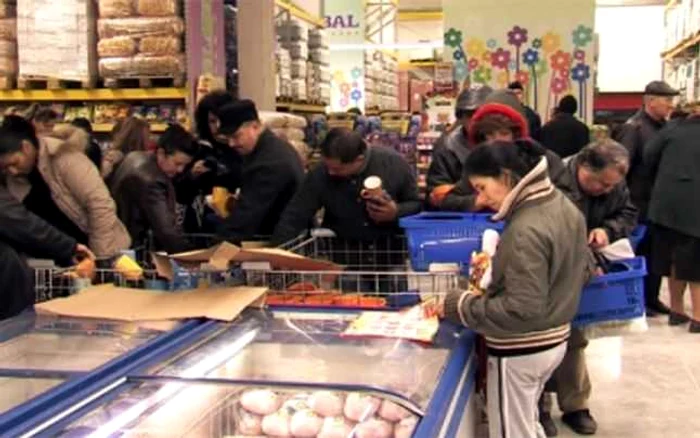 Oltenii au plecat de la primele ore ale dimineţii la cumpărături