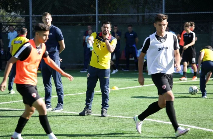 Cosmin Contra, in timpul lectiei deschiseFOTO: FRF