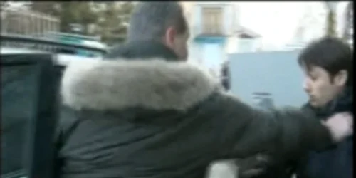 Echipa Publika TV, agresată în curtea bisericii