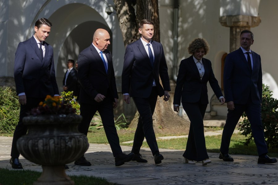 Demnitarii PNL își depun demisiile după decizia de a sprijini Guvernul Niculescu. În ce condiții ar putea depune partidul moțiune de cenzură 