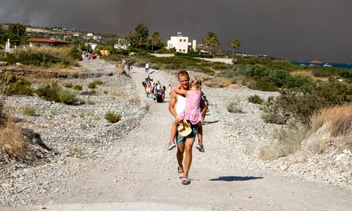 Incendii pe insula Rodos și evacuare turiști FOTO Profimedia (3) jpg