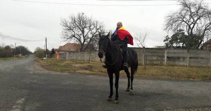 Adrian Bumbar şi calul Brenda au plecat de la Timişoara la Alba Iulia