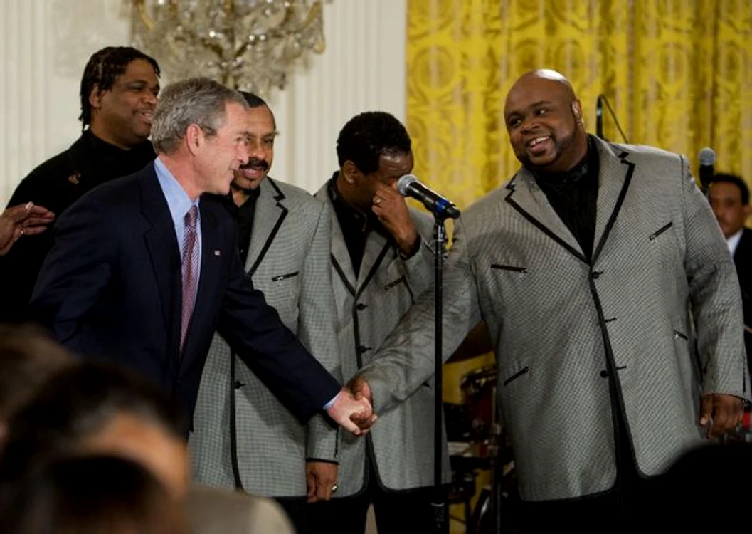 Bruce Williamson și fostul președinte american George W. Bush, în anul 2008, în timpul unei recepții, la Casa Albă 