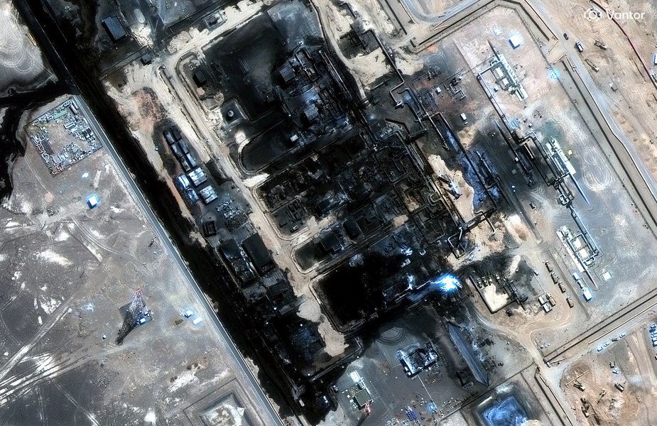 Arabia Saudită riscă să rămână fără stocuri de petrol pentru export. Imaginile din satelit arată o conductă importantă avariată de drone