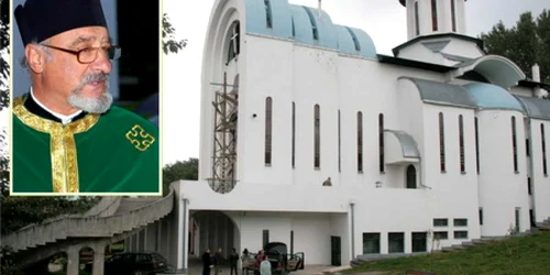 Preotul a căzut de pe schela montată pe faţada principală a bisericii