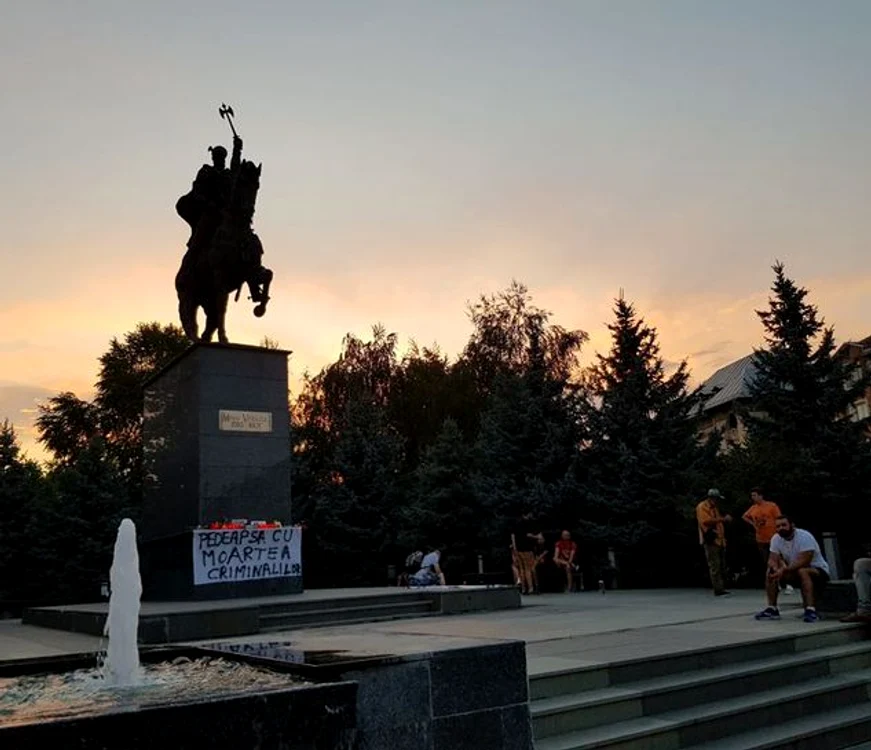 Oltenii și statuile jpeg