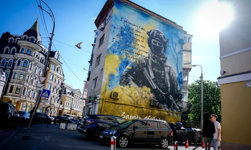 Poster cu o femeie soldat   Kiev FOTO Profimedia jpg