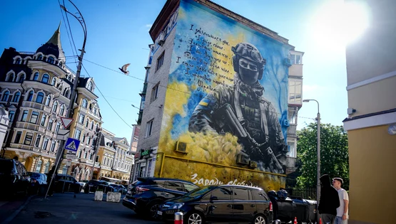 Poster cu o femeie soldat Kiev FOTO Profimedia jpg