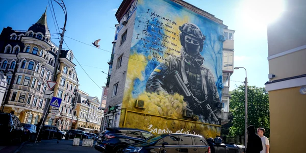 Poster cu o femeie soldat   Kiev FOTO Profimedia jpg