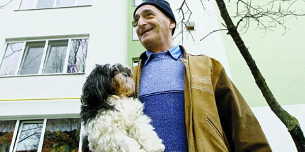 Locatarii din blocul de pe strada Ana Ipătescu plătesc taxa pentru câine