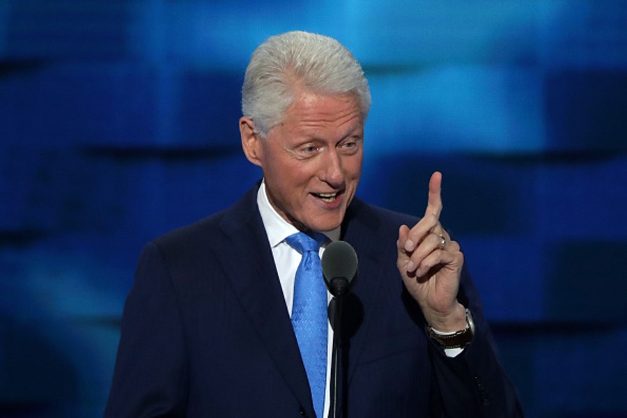 Dezvăluirile din cazul Jeffrey Epstein continuă: Bill Clinton, acuzat că ar fi amenințat jurnaliștii să nu scrie despre „bunul său prieten” 